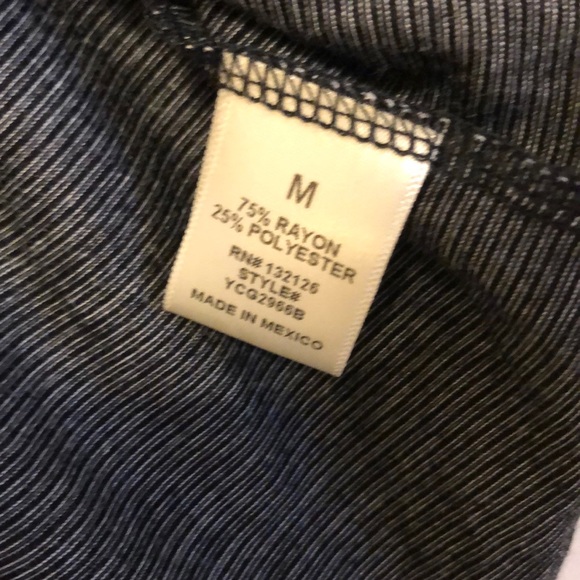 2/$20 Dillard’s Cropped Top - Picture 6 of 6